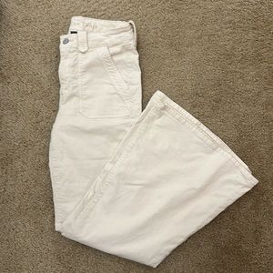 American Eagle 6short cream corduroy flare front utility pocket stretch pants